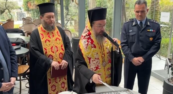 Η Πυροσβεστική Υπηρεσία Αγρινίου έκοψε την πρωτοχρονιάτικη πίτα της (φωτο)