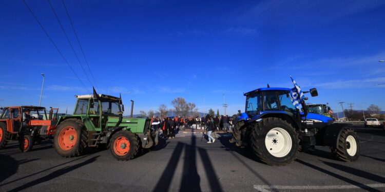 Κάθοδος των τρακτέρ στην Αθήνα η πρόταση της Νίκαιας – Η ατζέντα της σημερινής συνάντησης κυβερνητικού κλιμακίου με τους αγρότες