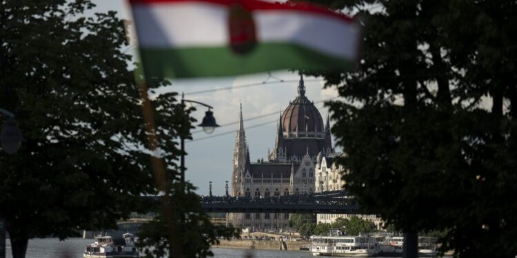 Ουγγαρία: Βουλευτικές εκλογές στις 12 Απριλίου – Αποδυναμωμένος εμφανίζεται δημοκοπικά ο Όρμπαν