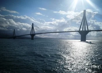 Συναγερμός για 53χρονο που αποπειράθηκε να πηδήξει από τη γέφυρα Ρίου – Αντιρρίου
