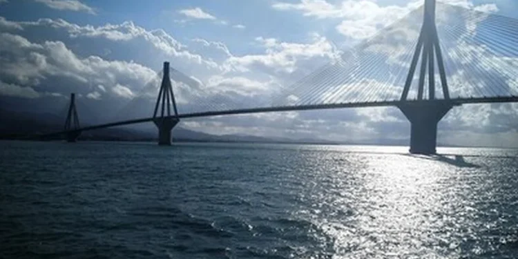 Συναγερμός για 53χρονο που αποπειράθηκε να πηδήξει από τη γέφυρα Ρίου – Αντιρρίου