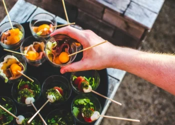 ΑΑΔΕ: Ψηφιακό πελατολόγιο σε διοργανωτές δεξιώσεων και πάρτυ καθώς και σε εταιρίες κέτερινγκ από την άνοιξη