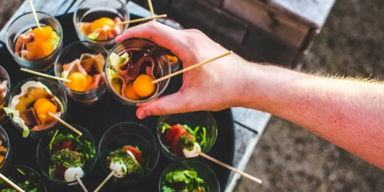 ΑΑΔΕ: Ψηφιακό πελατολόγιο σε διοργανωτές δεξιώσεων και πάρτυ καθώς και σε εταιρίες κέτερινγκ από την άνοιξη