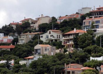 Ακίνητα: Τελευταία παράταση για αυθαίρετα, ημιυπαίθριους – Τι πρέπει να ξέρουν οι ιδιοκτήτες