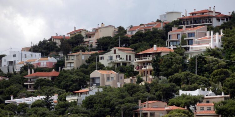 Ακίνητα: Τελευταία παράταση για αυθαίρετα, ημιυπαίθριους – Τι πρέπει να ξέρουν οι ιδιοκτήτες