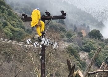 Κακοκαιρία στο Λαμπίρι Αγρινίου: Εκτεταμένη διακοπή ρεύματος και προσπάθειες αποκατάστασης