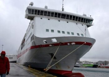 Δεμένα πλοία στο λιμάνι του Πειραιά – Ακυρώσεις δρομολογίων με αποφάσεις των ακτοπλοϊκών εταιρειών, ταλαιπωρία για τους ταξιδιώτες