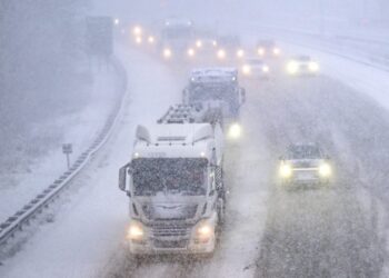 Χιόνια και παγετός παραλύουν τη δυτική Ευρώπη – Aκυρώσεις πτήσεων σε Γαλλία και Ολλανδία