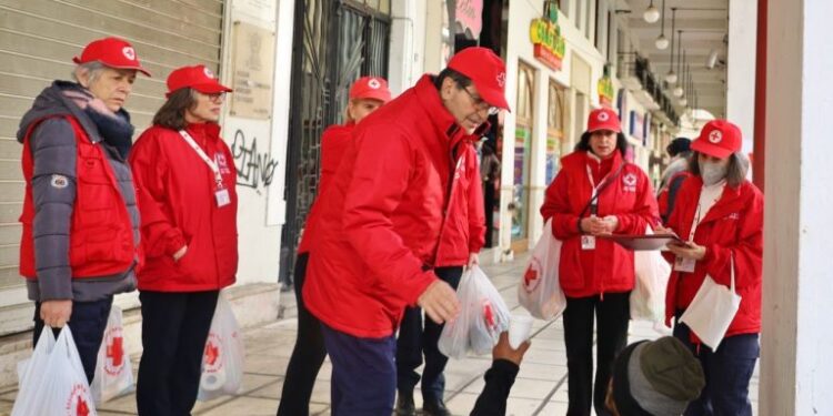 Στο πλευρό των αστέγων της Θεσσαλονίκης ο Ελληνικός Ερυθρός Σταυρός