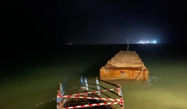 Λιμεναρχείο Λευκάδας: Χωρίς άδειες η πλωτή εξέδρα στο Μύτικα που αποκολλήθηκε