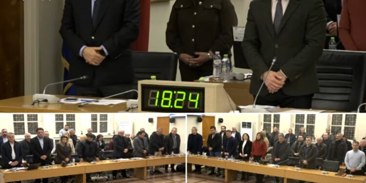 Ενός λεπτού σιγή από το Δημοτικό Συμβούλιο Αγρινίου στον Πρόεδρο Λιθοβουνίου και στην Ουρανία Λανάρα