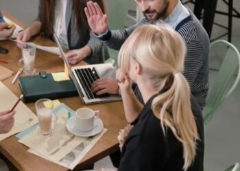 ΔΥΠΑ: Ξεκινά το πρόγραμμα για άνεργες μητέρες συνολικού ύψους 100 εκατ. ευρώ – Μέσω gov.gr οι αιτήσεις