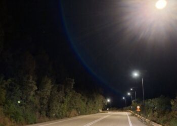 Νέα εποχή ασφάλειας στην εθνική οδό στο ύψος του Μενιδίου – Παρέμβαση της Περιφέρειας με σύγχρονα φωτιστικά