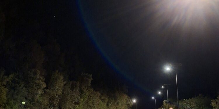 Νέα εποχή ασφάλειας στην εθνική οδό στο ύψος του Μενιδίου – Παρέμβαση της Περιφέρειας με σύγχρονα φωτιστικά