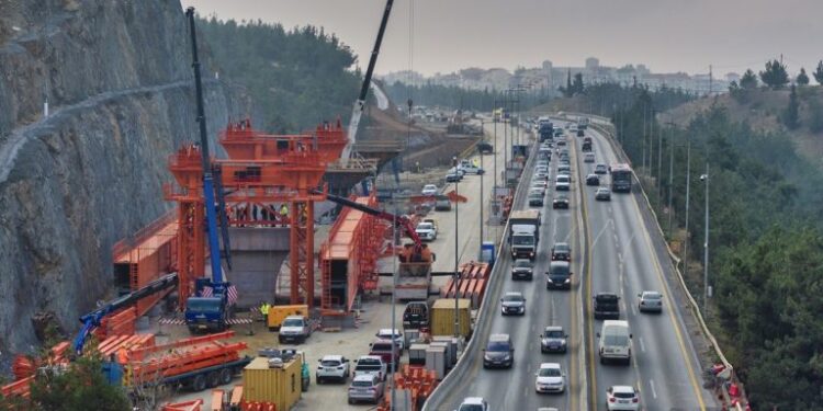 Flyover: Σε εξέλιξη οι εργασίες κατεδάφισης της γέφυρας Πανοράματος – Πώς διεξάγεται η κυκλοφορία