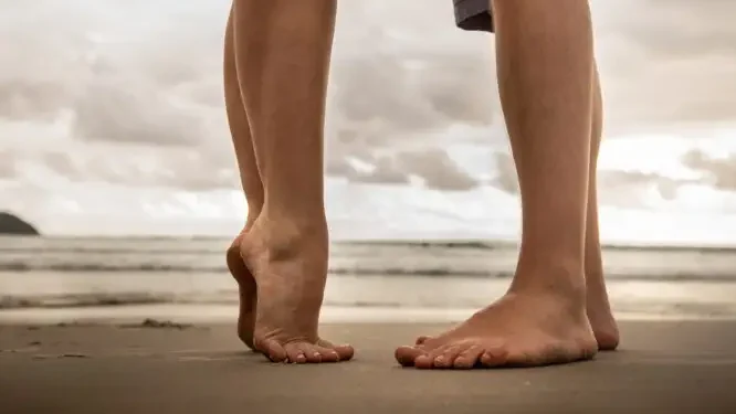 Είναι αλήθεια ότι χάνουμε ύψος καθώς μεγαλώνουμε; Τι απαντούν οι ειδικοί