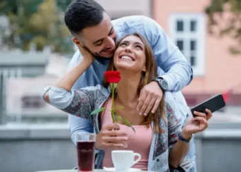 «Εργαλειακό» φλερτ: Πώς θα καταλάβετε αν σας προσεγγίζουν με ιδιοτέλεια – Επειδή «κάτι θέλουν» από εσάς