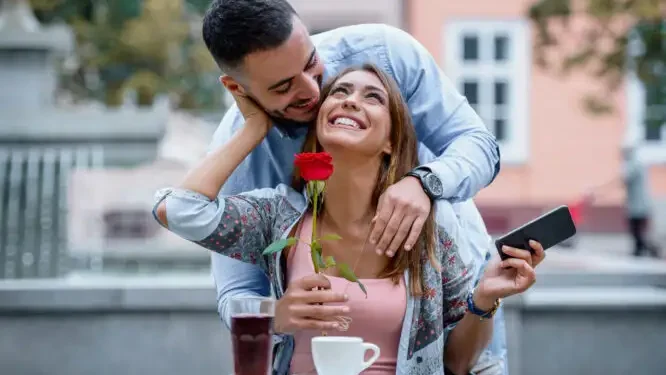 «Εργαλειακό» φλερτ: Πώς θα καταλάβετε αν σας προσεγγίζουν με ιδιοτέλεια – Επειδή «κάτι θέλουν» από εσάς