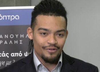 «Όταν κοιτάς από ψηλά»: Συγκινητικές στιγμές στην παρουσίαση του βιβλίου του Μανόλο