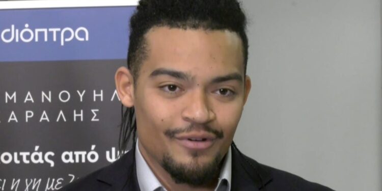 «Όταν κοιτάς από ψηλά»: Συγκινητικές στιγμές στην παρουσίαση του βιβλίου του Μανόλο