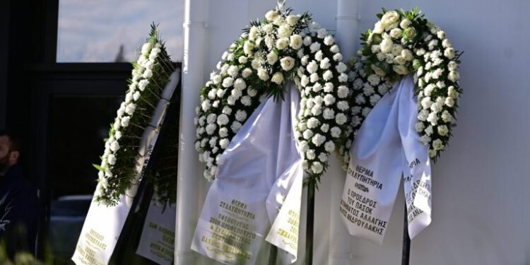 Στο Αποτεφρωτήριο Ριτσώνας το τελευταίο αντίο στον Γιώργο Παπαδάκη