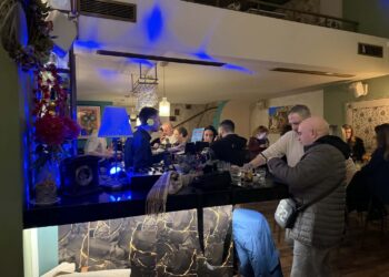 Αγρίνιο: Μια βραδιά γεμάτη ρυθμό, χορό χάρισε η «Κουκουβάγια» με το disco party