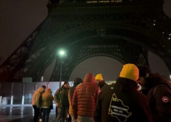 Παρίσι: Στον Πύργο του Άιφελ με τρακτέρ οι Γάλλοι αγρότες