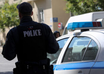 Δύο εμπρηστικές επιθέσεις με γκαζάκια στον Κολωνό – Πιθανά τα οπαδικά κίνητρα