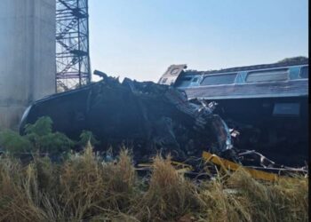 Τραγωδία στην Ταϊλάνδη: Τουλάχιστον 22 νεκροί και 30 τραυματίες από κατάρρευση γερανού πάνω σε τρένο