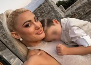 Ιωάννα Τούνη: «Προέχει η υγεία του παιδιού» – Στο νοσοκομείο ο γιος της, Πάρης! (βίντεο)