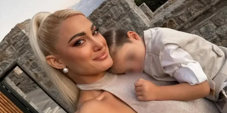 Ιωάννα Τούνη: «Προέχει η υγεία του παιδιού» – Στο νοσοκομείο ο γιος της, Πάρης! (βίντεο)