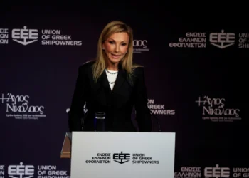 Μελίνα Τραυλού: Ξεπερνά κάθε όριο λογικής η στοχοποίηση εμπορικών πλοίων και ναυτικών