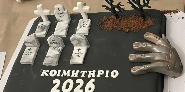 Αυτή είναι η πιο ανατριχιαστική βασιλόπιτα της χρονιάς που «πάγωσε» το facebook