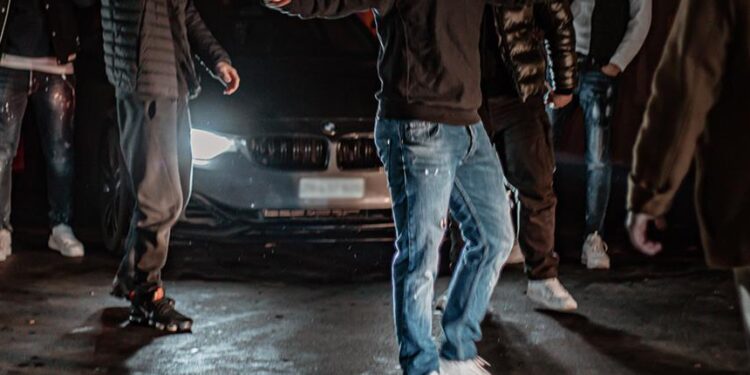 Αγρίνιο: Το ξύλο κουκουλοφόρων και νεαρών συμμοριών έχει ξεφύγει πλέον