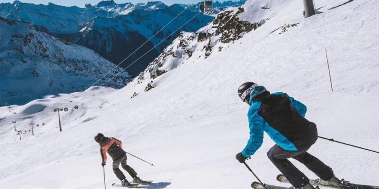 Ετοιμάζεστε να πάτε για σκι στο βουνό; Τι πρέπει να ξέρετε για το κρύο και τους τραυματισμούς