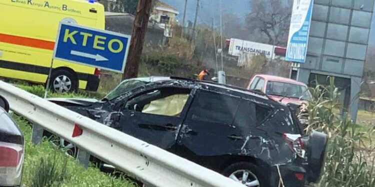 Αγρίνιο: Τροχαίο με τραυματισμό στην εθνική οδό – Ένα άτομο στο νοσοκομείο (φωτο)