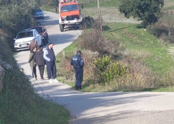 Μακρυνεία: Ερωτικό κίνητρο εξετάζεται πίσω από την δολοφονία του 50χρονου προέδρου του Λιθοβουνίου – ΦΩΤΟ από τον τόπο του εγκλήματος και το γαζωμένο ΙΧ του θύματος