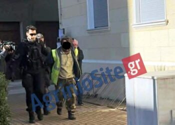 Στα δικαστήρια Μεσολογγίου ο δράστης της δολοφονίας του 50χρονου στη Μακρυνεία – Πήρε προθεσμία για να απολογηθεί την Τετάρτη (φωτο – βίντεο)