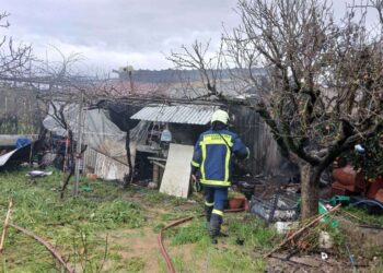 Μπούζι Αγρινίου: Φωτιά έκαψε αγροτική αποθήκη (φωτο)