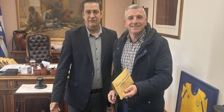 Στο Δημαρχείο υποδέχθηκε ο Δήμαρχος Αγρινίου τους Διευθυντές των Ειδικών Σχολείων, προκειμένου να τους αποδώσει το χρηματικό ποσό που συγκεντρώθηκε στο πλαίσιο του 3ου Street Music Festival