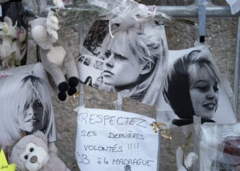 Μπριζίτ Μπαρντό: O σύζυγός της αποκάλυψε την αιτία θανάτου της – Με θέα τη Μεσόγειο το τελευταίο αντίο