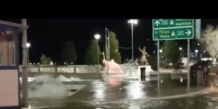 Η θάλασσα βγήκε στην παραλιακή ζώνη της Αμφιλοχίας