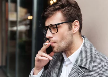 Κάπνισμα: Πόσα χρόνια πρέπει να περάσουν από τη διακοπή του για να μειωθεί ο κίνδυνος καρκίνου