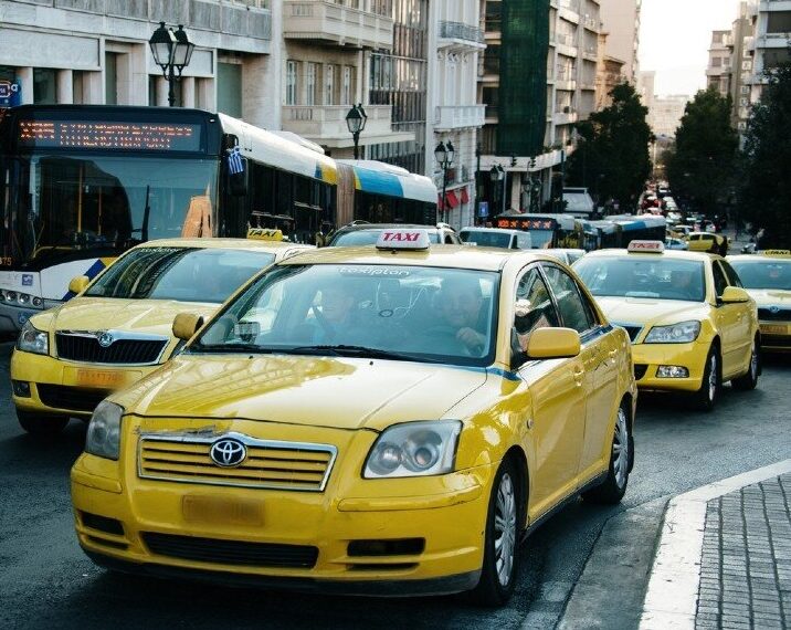 Σε επαναλαμβανόμενη 48ωρη απεργία προχωρούν τα ταξί της Αθήνας – Τραβούν χειρόφρενο στις 13 & 14 Ιανουαρίου