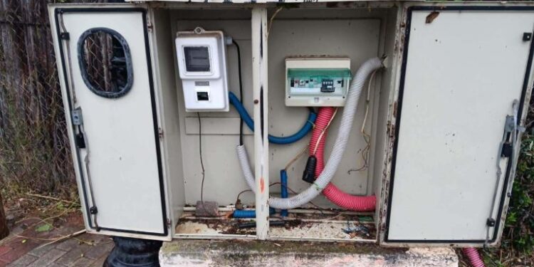 Χανιά: Τρεις ανήλικοι έσπασαν KAΦΑΟ και άφησαν την Αγία Μαρίνα χωρίς φωτισμό