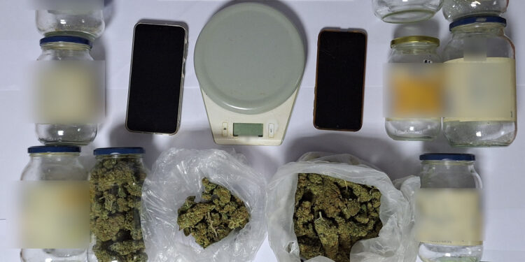 Ναύπακτος: Με τη βοήθεια του σκύλου «Sporty» βρήκε τα ναρκωτικά διακινητή η αστυνομία (φωτο)