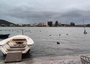 «Βγήκε» η λιμνοθάλασσα στο Αιτωλικό από τα έντονα καιρικά φαινόμενα