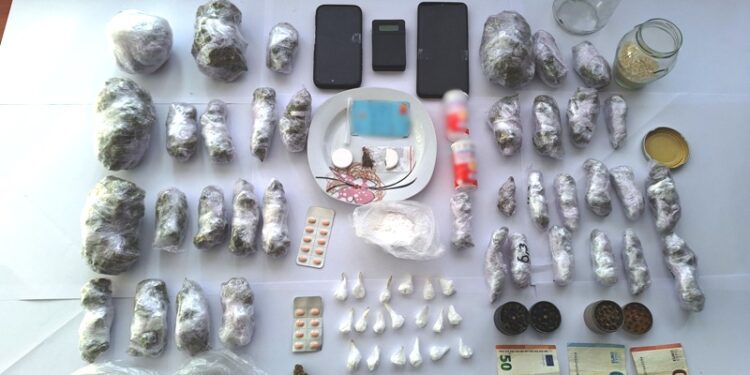 Ναύπακτος: Θα έδιναν ναρκωτικά σε μαθητές σχολείου που θα πήγαιναν πενθήμερη  (φωτο)