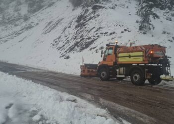 Νέες καταπτώσεις στην Αιτωλοακαρνανία –  Συνεχίζει τους αποχιονισμούς η Περιφέρεια