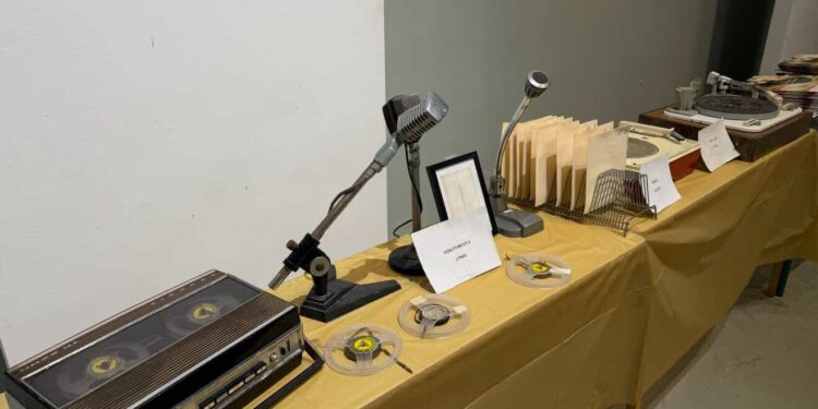 1ο ΦΟΡΟΥΜ: Πυρετώδεις προετοιμασίες για την έκθεση στη Δημοτική Αγορά Αγρινίου για την Ελεύθερη Ραδιοφωνία και την εκδήλωση της Παρασκευής